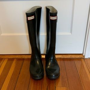 Black hunter boots